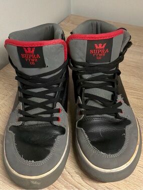 Supra Men’s High-Top Sneakers in Gray, Black & Red Trim